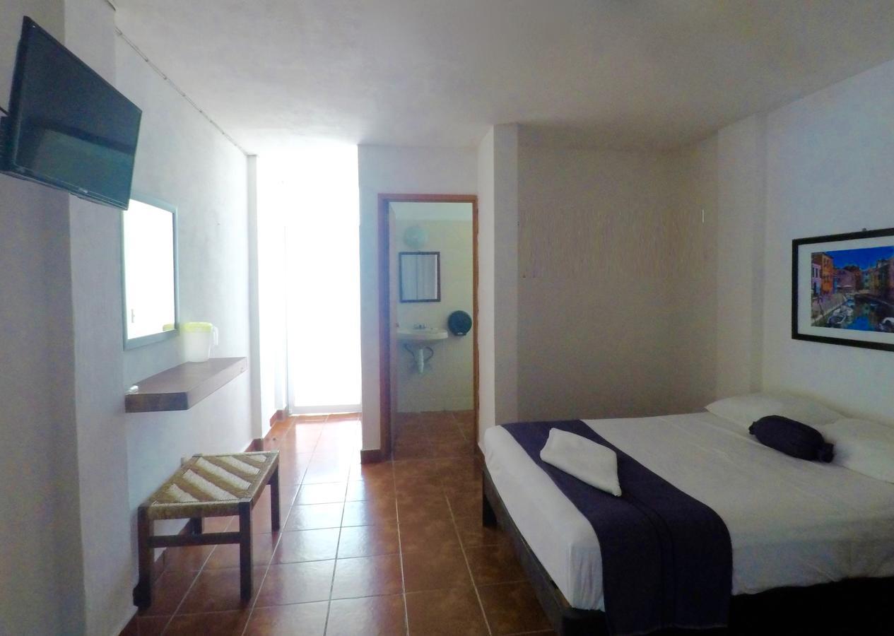 Hotel Mayflower Puerto Escondido  Dış mekan fotoğraf